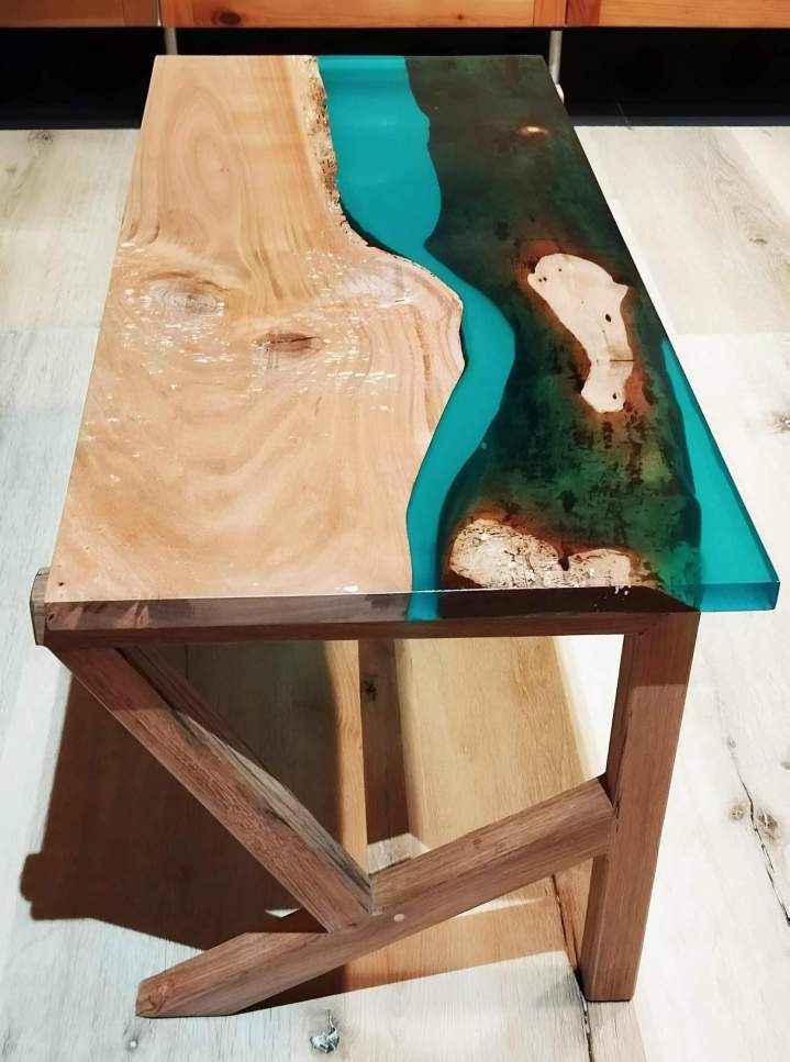 Conception table unique Le Lardin-Saint-Lazare